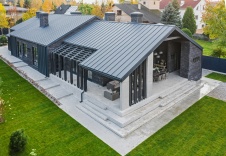 Фото фасада дома в стиле фьюжн