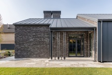 Фото фасада дома в стиле фьюжн