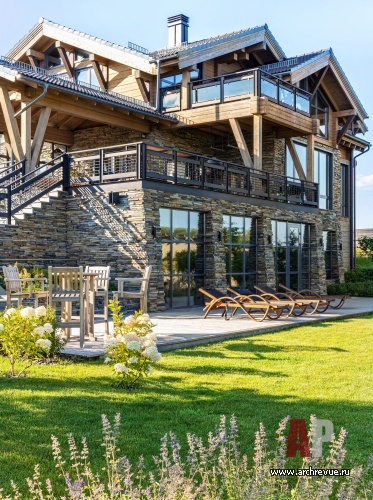 Фото фасада дома в стиле шале
