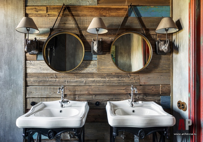 Фото интерьера гостевого санузла дома в стиле шале