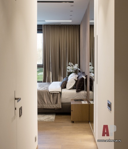 Фото интерьера спальни дома в стиле минимализм
