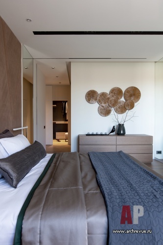 Фото интерьера спальни дома в стиле минимализм