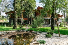 Фото фасада дома в стиле фьюжн