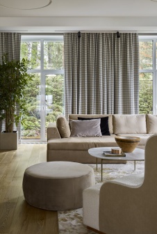 Фото интерьера гостиной дома в стиле фьюжн