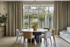 Фото интерьера столовой дома в стиле фьюжн