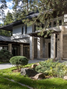 Фото фасада дома в стиле фьюжн