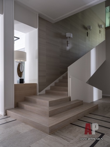 Фото лестницы дома в стиле фьюжн Фото интерьера лестничного холла дома в стиле фьюжн