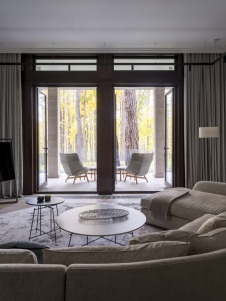 Фото интерьера гостиной дома в стиле фьюжн