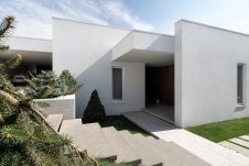 Фото фасада столовой дома в стиле минимализм