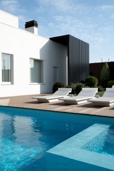 Фото фасада столовой дома в стиле минимализм