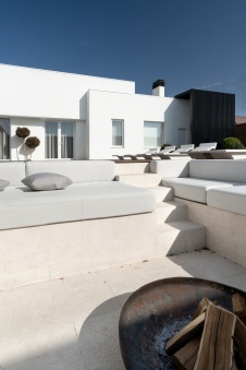 Фото террасы дома в стиле минимализм Фото зоны СПА дома в стиле минимализм