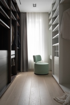 Фото интерьера гардеробной дома в стиле минимализм
