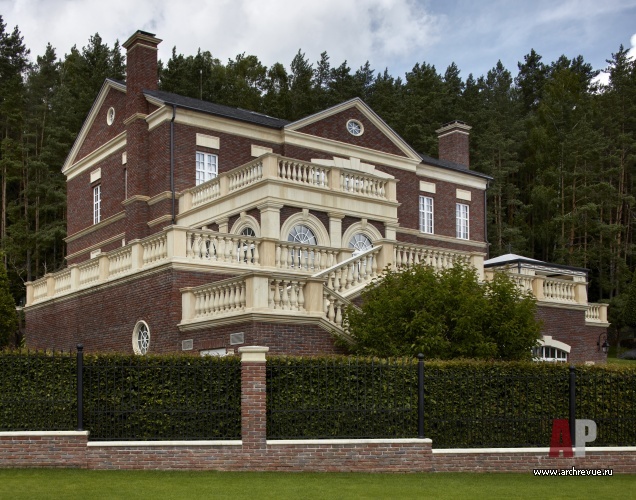 Фото фасада резиденции в классическом стиле
