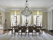 Фото интерьера столовой резиденции в классическом стиле