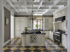 Фото интерьера кухни резиденции в классическом стиле
