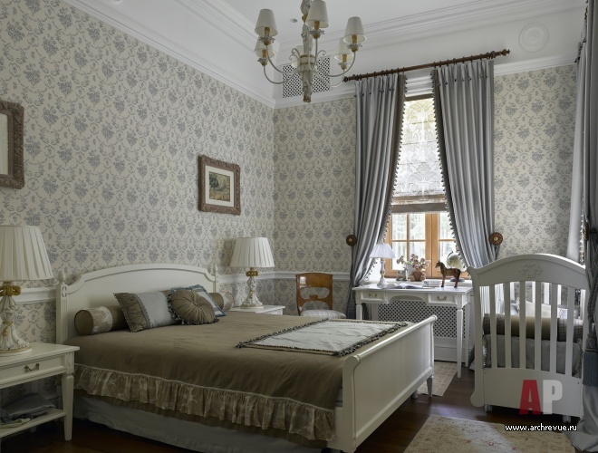 Фото интерьера гостевой спальни резиденции в классическом стиле