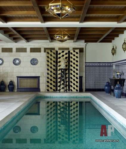 Фото интерьера бассейна резиденции в классическом стиле