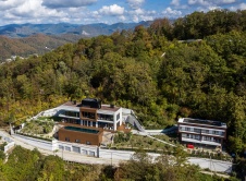 Фото фасада дома в стиле фьюжн