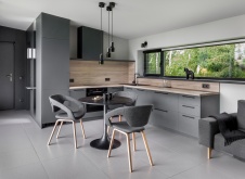Фото интерьера кухни дома в стиле минимализм Фото интерьера столовой дома в стиле минимализм