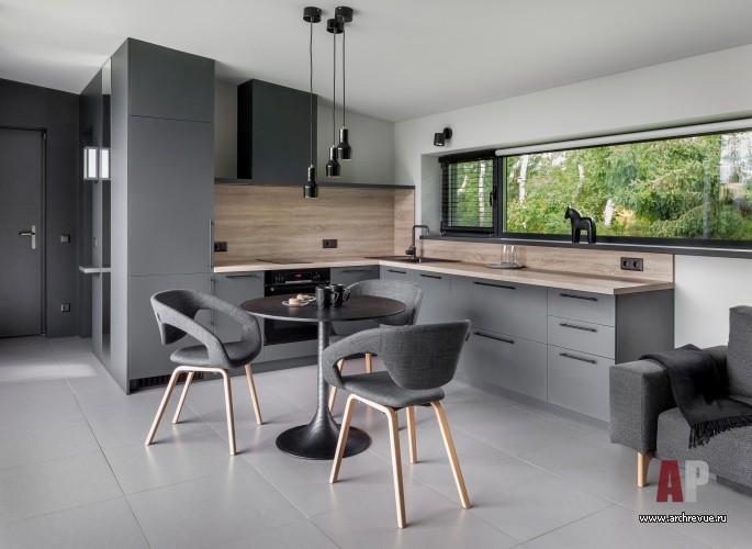 Фото интерьера кухни дома в стиле минимализм Фото интерьера столовой дома в стиле минимализм