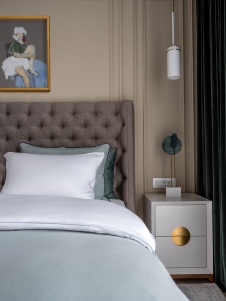 Фото интерьера спальни квартиры в стиле неоклассика