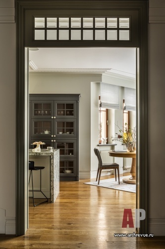 Фото интерьера кухни дома в нормандском стиле