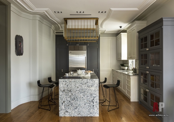 Фото интерьера кухни дома в нормандском стиле