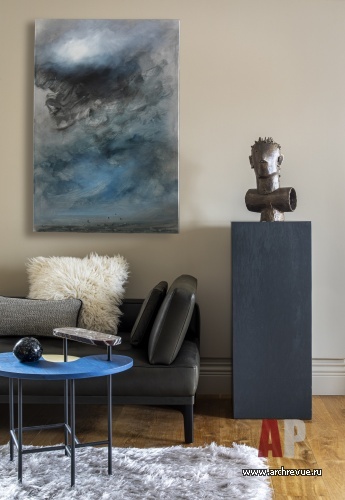 Фото интерьера гостиной дома в нормандском стиле