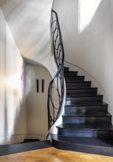 Фото лестницы дома в нормандском стиле