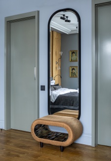 Фото интерьера спальни дома в нормандском стиле