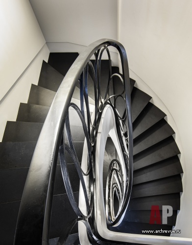 Фото лестницы дома в нормандском стиле