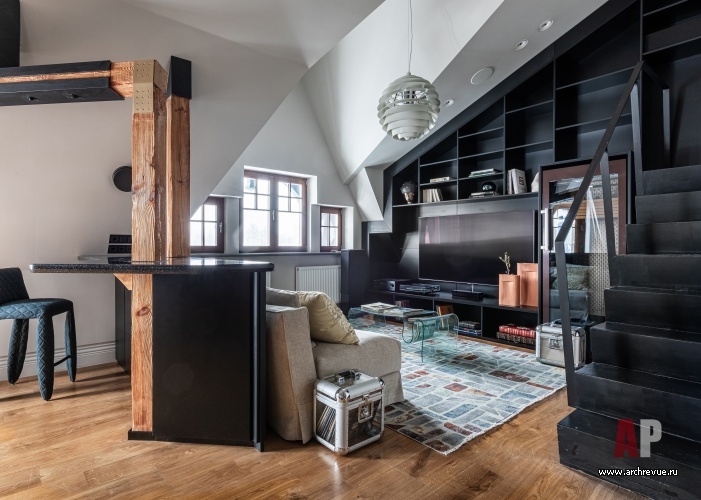 Фото интерьера мансарды дома в нормандском стиле Фото интерьера зоны отдыха дома в нормандском стиле Фото интерьера винотеки дома в нормандском стиле Фото интерьера домашнего кинотеатра дома в нормандском стиле