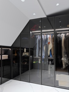 Фото интерьера гардеробной квартиры в стиле минимализм