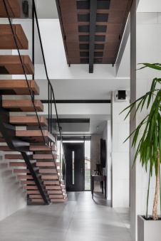 Фото лестницы дома в стиле минимализм
