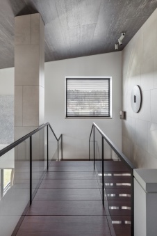 Фото лестницы дома в стиле минимализм