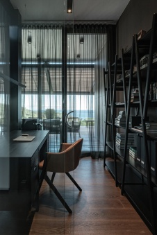 Фото интерьера кабинета дома в стиле минимализм