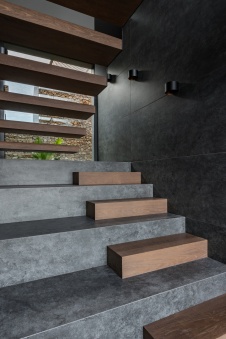 Фото лестницы дома в стиле минимализм