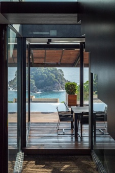 Фото лестницы дома в стиле минимализм