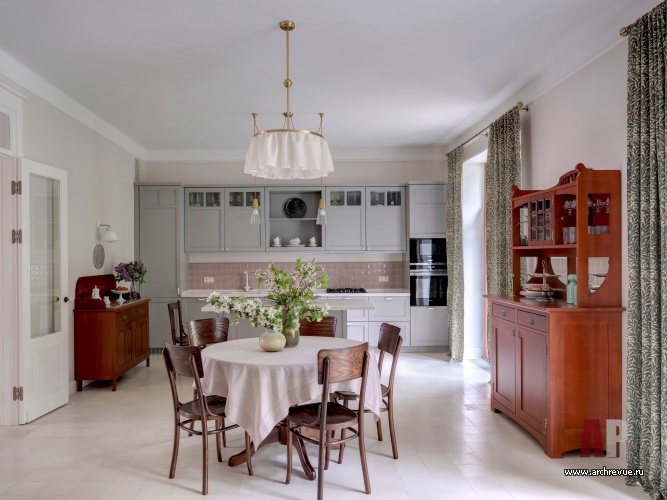 Фото интерьера столовой комнаты дома в стиле фьюжн