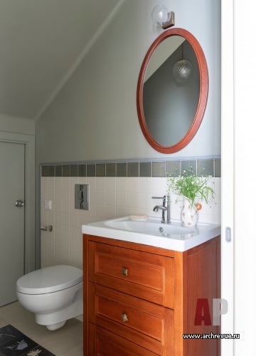 Фото интерьера гостевого санузла комнаты дома в стиле фьюжн