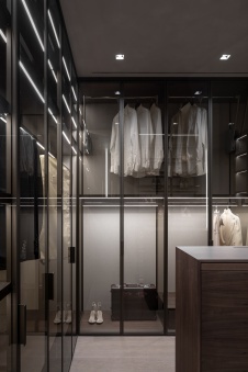 Фото интерьера гардеробной квартиры в стиле минимализм