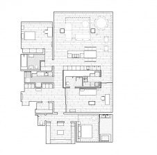 План современной квартиры с панорамными окнами в центре Москвы.