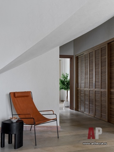 Фото интерьера входной зоны дома в средиземноморском стиле