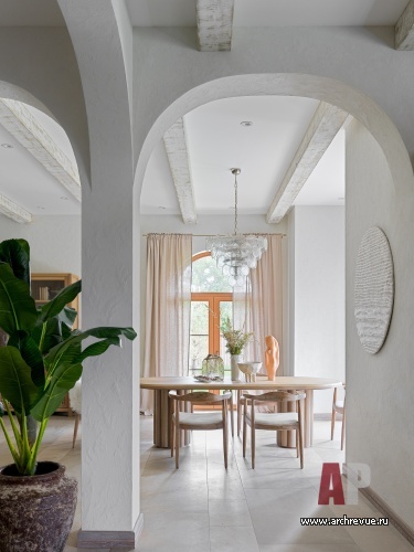 Фото интерьера столовой дома в средиземноморском стиле