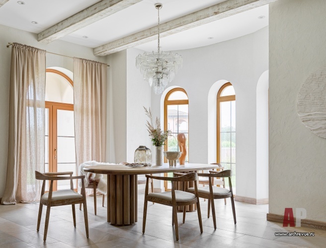 Фото интерьера столовой дома в средиземноморском стиле