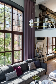 Фото интерьера гостиной квартиры в стиле неоклассика