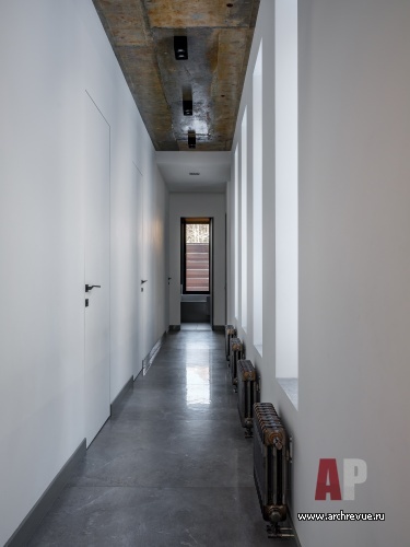Фото интерьера коридора дома в стиле минимализм