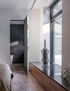 Фото интерьера спальни дома в стиле минимализм