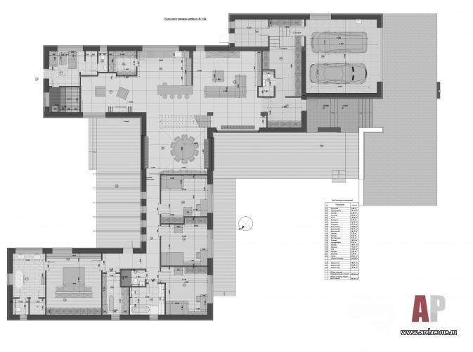 План первого этажа двухэтажного дома в Подмосковье.