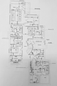 План цокольного этажа трехэтажного семейного дома. Общая площадь – 300 кв. м.